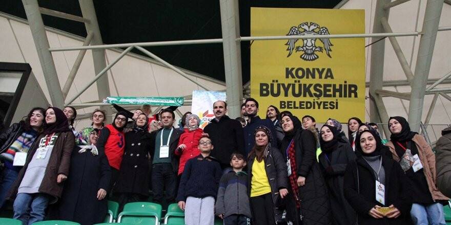 Başkan Altay Konyaspor maçında özel öğrencilerle buluştu