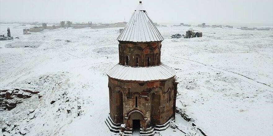 Kar Altındaki 'Medeniyetler Beşiği' Ani'ye Turist Akını