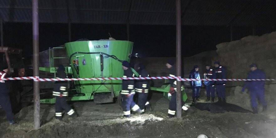 Yem Karma Makinesine Sıkışan İki Küçük Kardeş Öldü