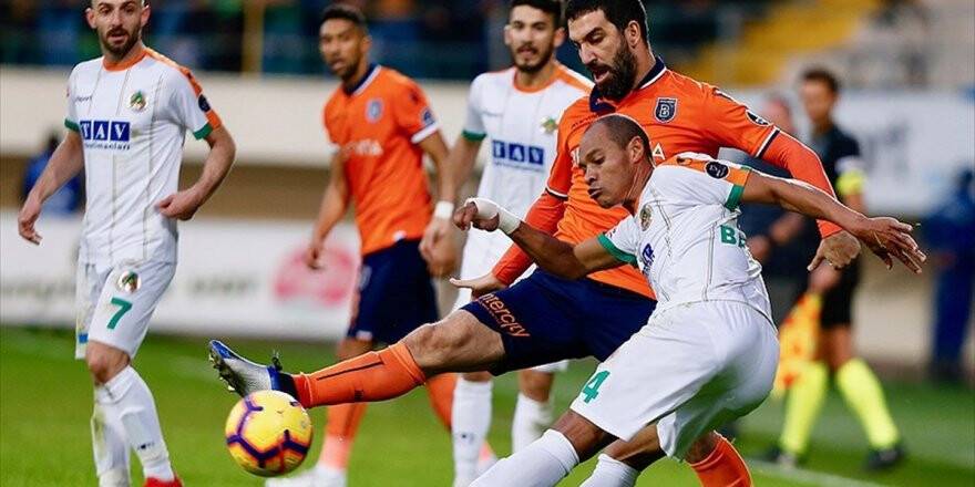 Lider Medipol Başakşehir Alanya'da 2 Puan Bıraktı