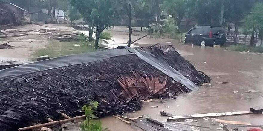 Endonezya'da tsunami: 62 ölü, 584 yaralı