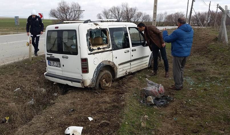 Hafif ticari araç devrildi: 1 yaralı