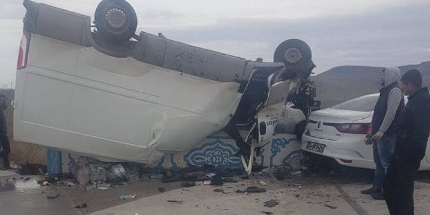 Konya'da Midibüs İle Otomobil Çarpıştı: 1 Ölü, 3 Yaralı