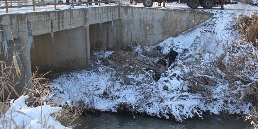 Konya’da otomobil kanala düştü: 1 yaralı