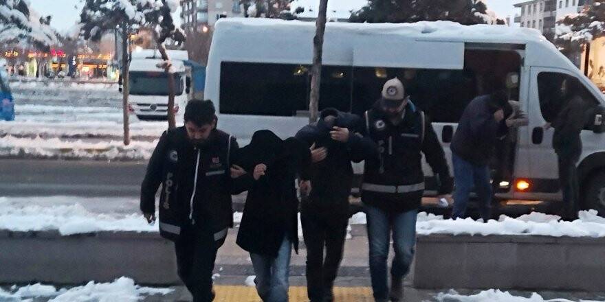Otomobil hırsızlık çetesi operasyonunda 3 tutuklama 