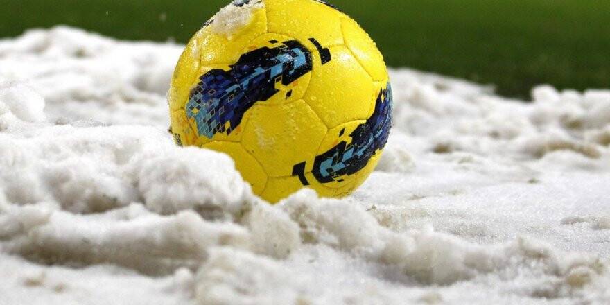 Konya'da kar yağışı amatör maçları erteletti