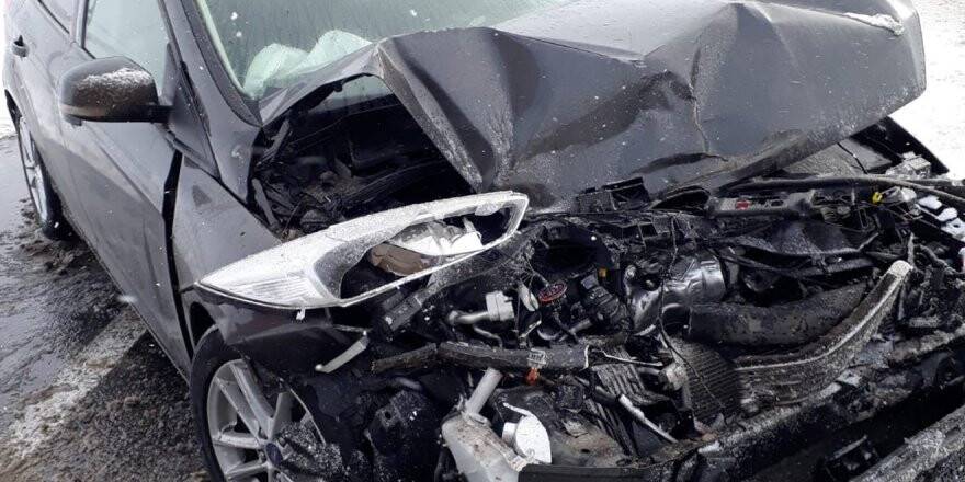 Konya’da otomobil tıra çarptı: 1 yaralı