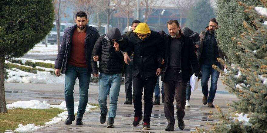 Konya'da Otomobillerden Korna Hırsızlığı