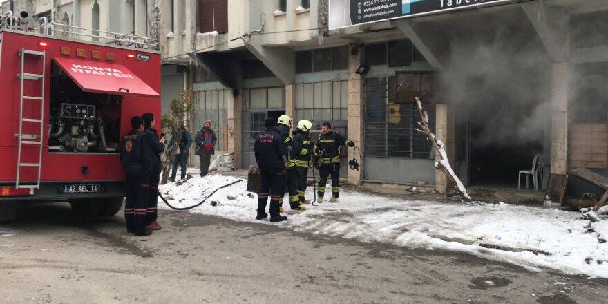 Mum imalatı yapan iş yerinde yangın 