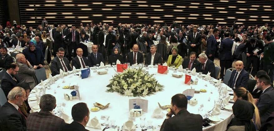 “DÜNYA LİDERİ İLE YOL YÜRÜYORUZ”
