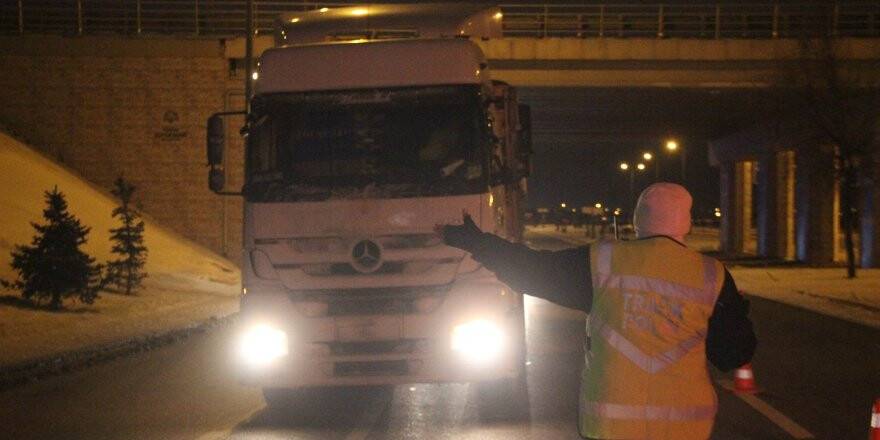Konya’nın tüm şehirlerarası yolları tır ve kamyonlara kapatıldı