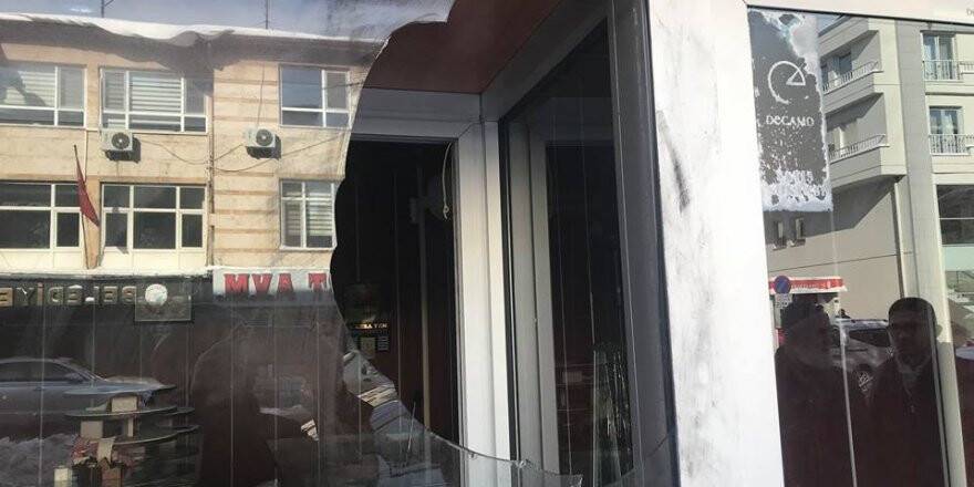 Karapınar'da Kuyumcu Dükkanı Soyuldu