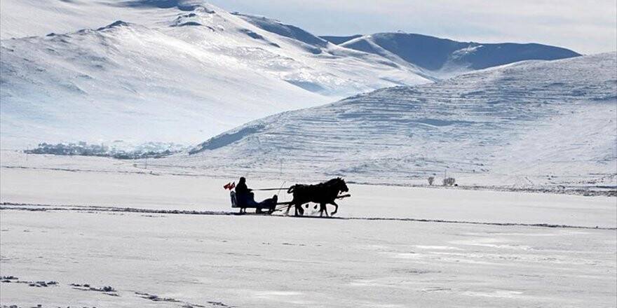 Çıldır Gölü'nün Vazgeçilmezi Atlı Kızaklar