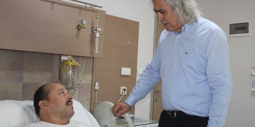 Kırılan Kalça Kemikleri 30 Vidayla Birleştirildi