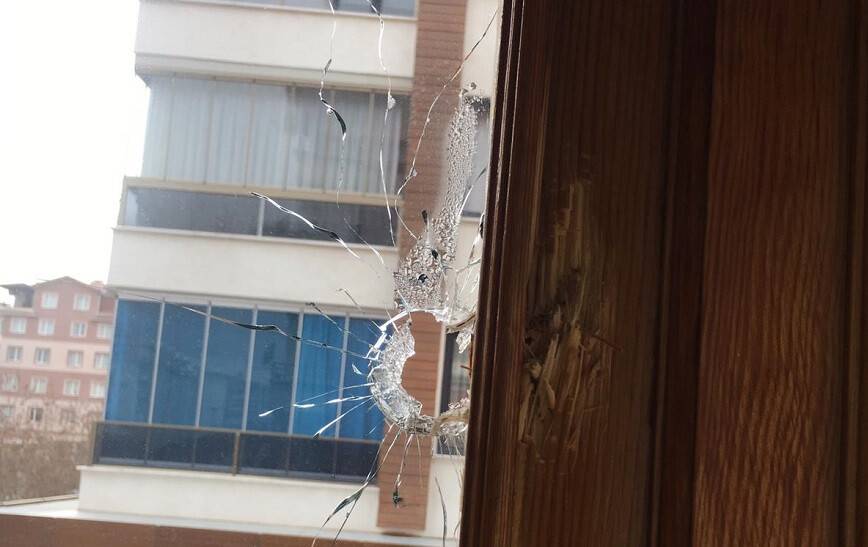KONYA'DA BİR EVE ATEŞ AÇTILAR