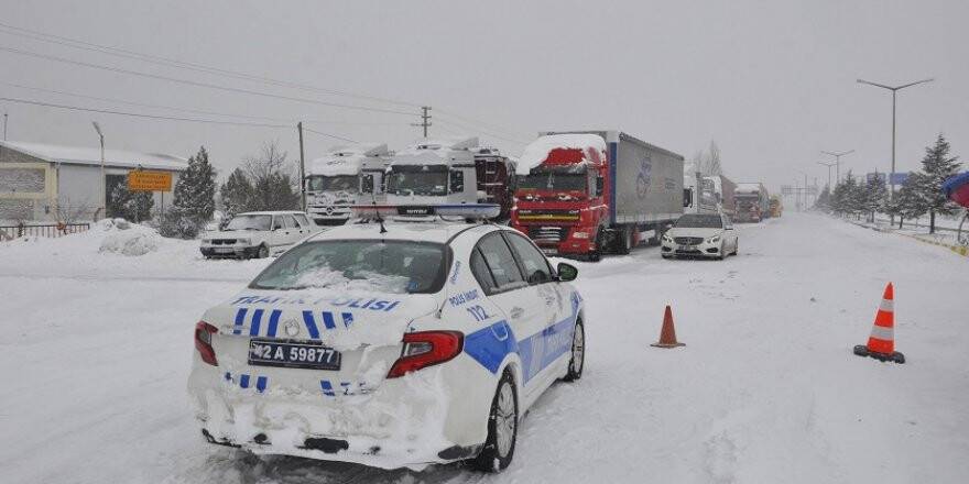 Konya-Antalya karayolu trafiğe kapandı