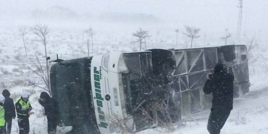Konya'da Yolcu Otobüsü Devrildi: 4 Yaralı