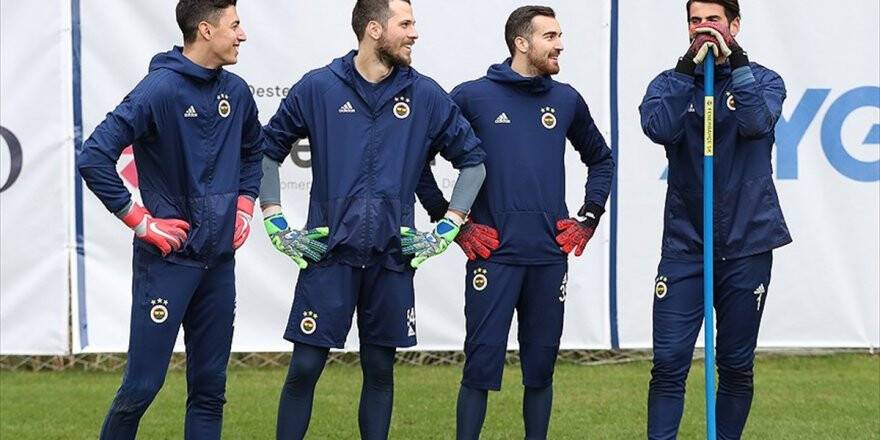 Fenerbahçe'ye Kalecilerinden Kötü Haber