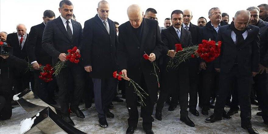 Mhp Genel Başkanı Bahçeli Ülkücü Şehitler Anıtı'nı Ziyaret Etti