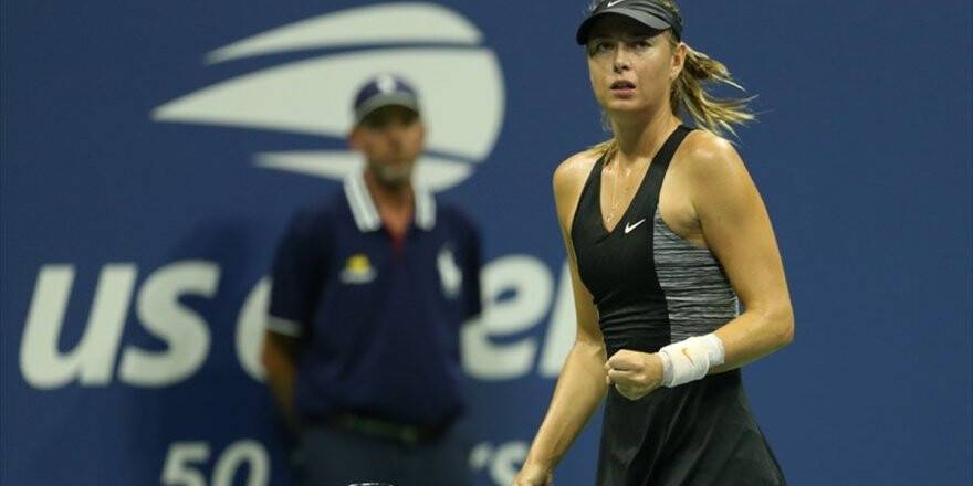 Sharapova Son Şampiyon Wozniacki'yi Eledi
