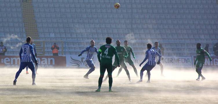BUZ GİBİ HAVADA SIMSICAK GALİBİYET: 1-2
