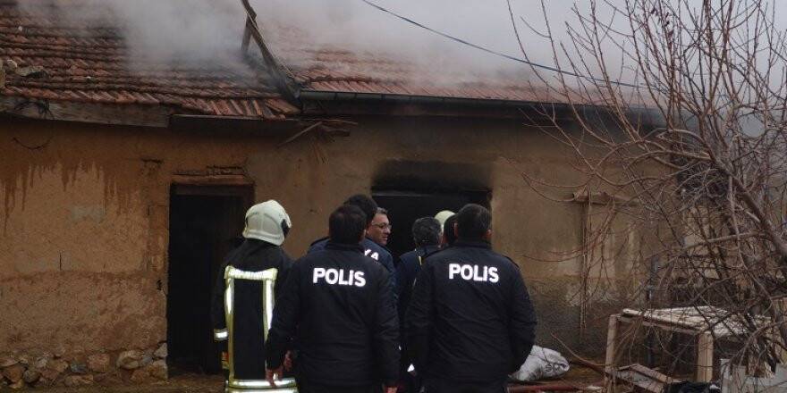 Ahırda Çıkan Yangında 3 Büyükbaş Hayvan Telef Oldu