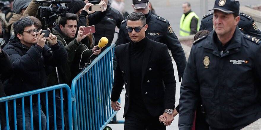 Ronaldo'ya 23 Ay Hapis Ve 18,7 Milyon Avro Para Cezası
