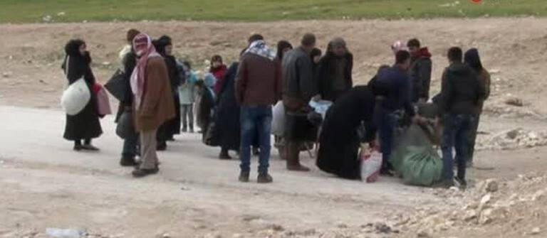 Sivil halk Münbiç'i terk ediyor