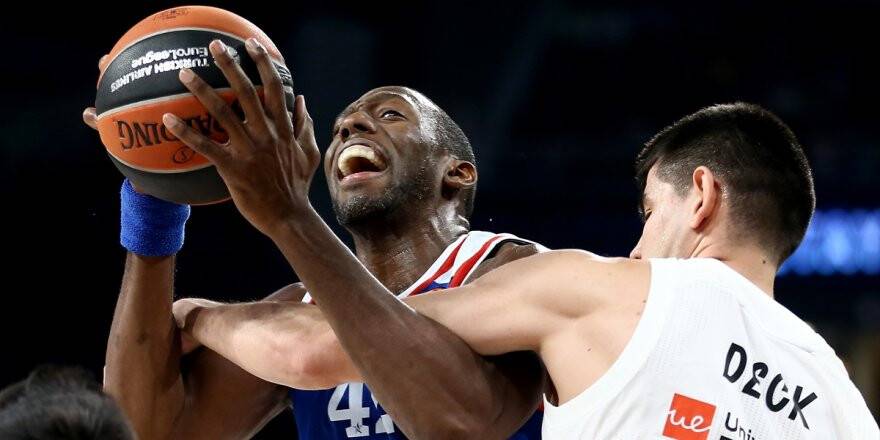 Anadolu Efes, Real Madrid Deplasmanında