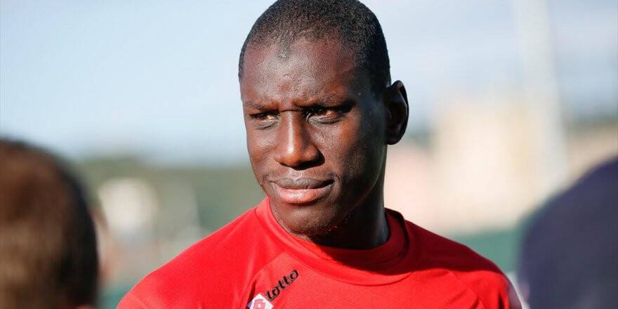 Medipol Başakşehir, Demba Ba İçin İmza Töreni Düzenleyecek