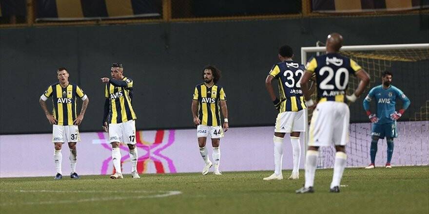 Fenerbahçe Ayağa Kalkamıyor