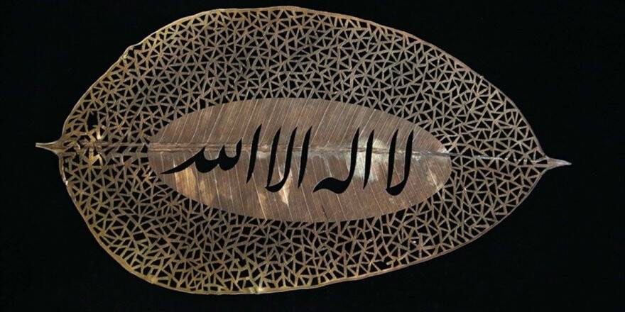 Sanat Eserine Dönüştürülen Kuru Yapraklar