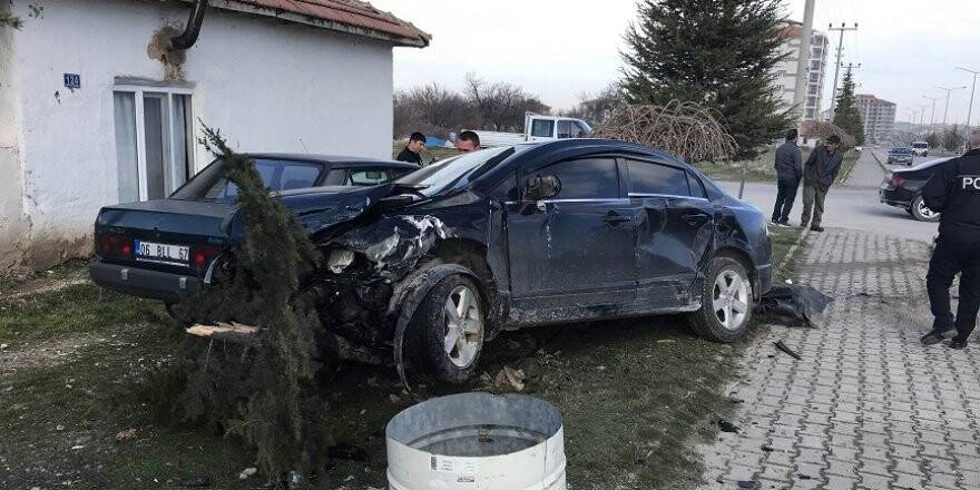 Konya'da otomobiller çarpıştı: 3 yaralı