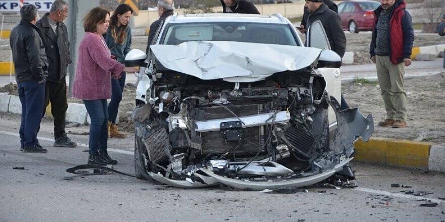 Ereğli'de iki otomobil çarpıştı: 5 yaralı