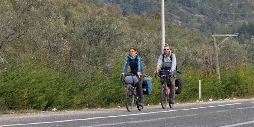 Macaristan'dan Bisikletle Gelip Bilecik'te Gönüllü Çiftçilik Yapıyorlar