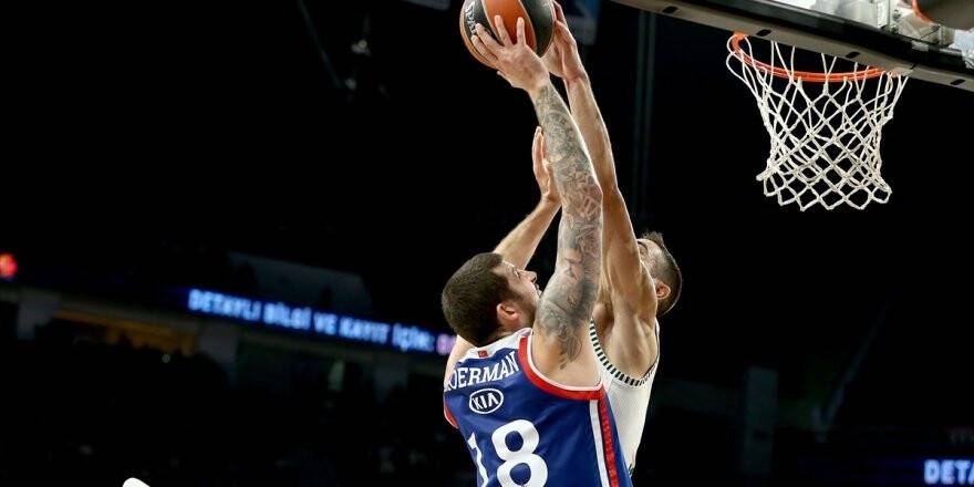 Anadolu Efes, Panathinaikos'a Konuk Oluyor