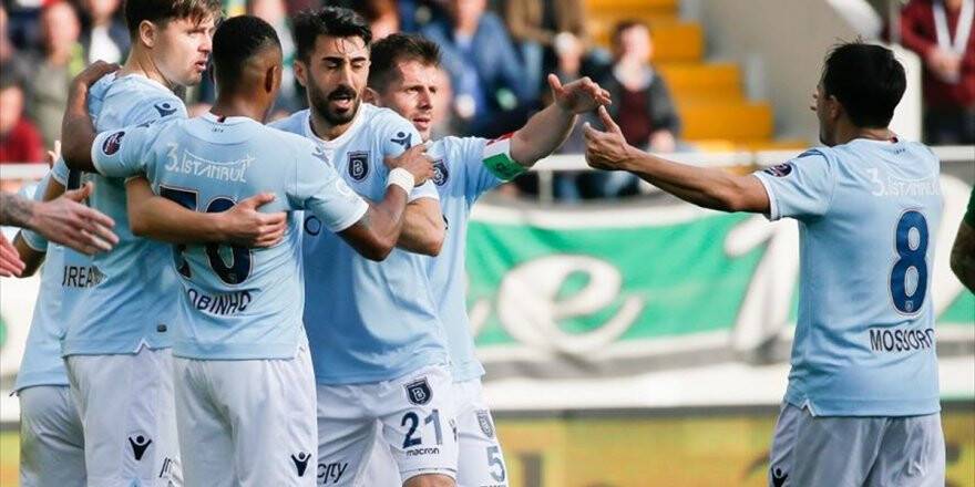 Medipol Başakşehir'in 8 Puanlık Zirve Keyfi