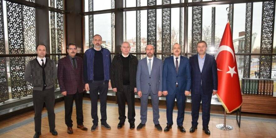 Konyaspor yöneticileri Pekyatırmacı'yı ziyaret etti