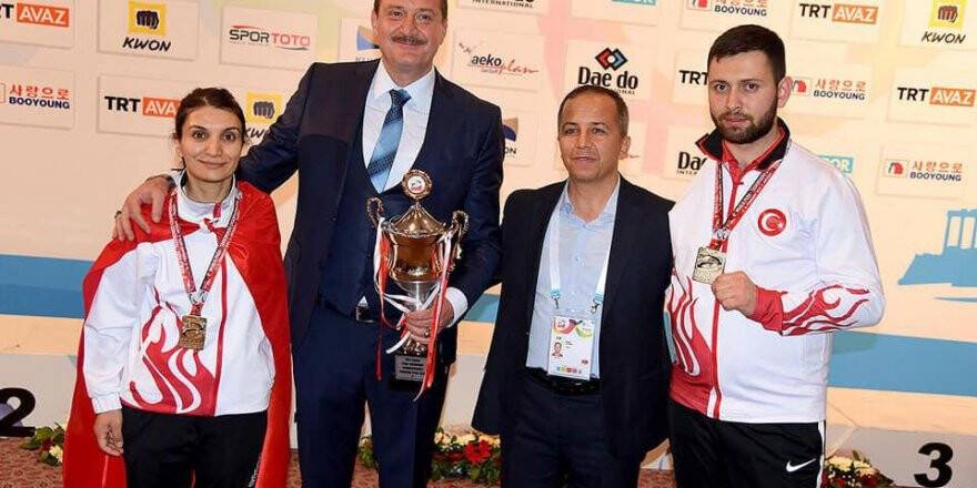 Konya Büyükşehir Belediyesporlu tekvandocu dünya şampiyonu oldu