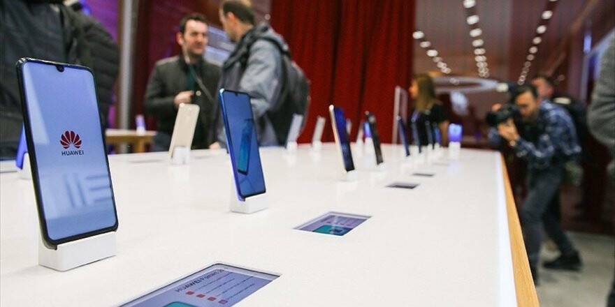 Huawei Türkiye'deki İlk Deneyim Mağazasını İzmir'de Açtı