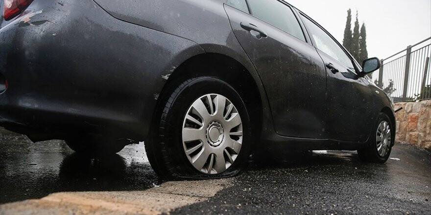Yahudi Yerleşimciler Filistinlilere Ait Araçları Taşladı