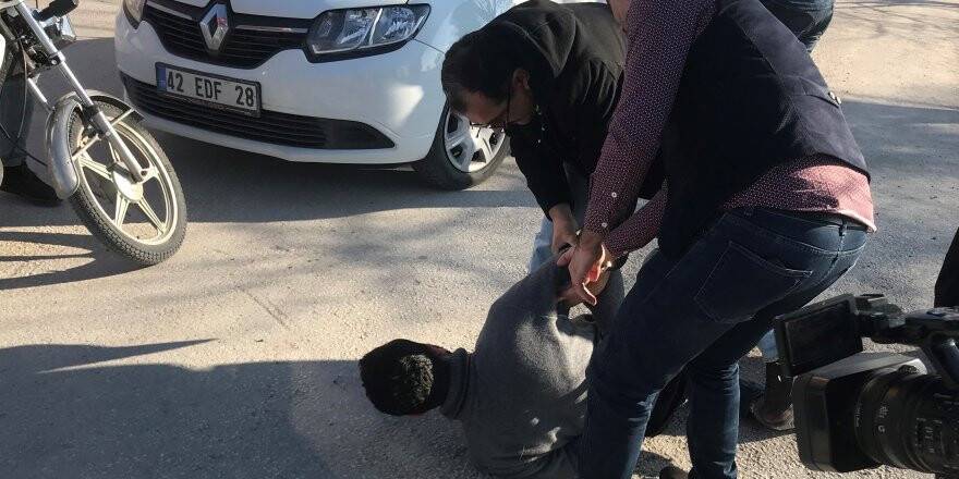 Yakalanan Arkadaşını Uzaktan İzlerken Yakayı Ele Verdi