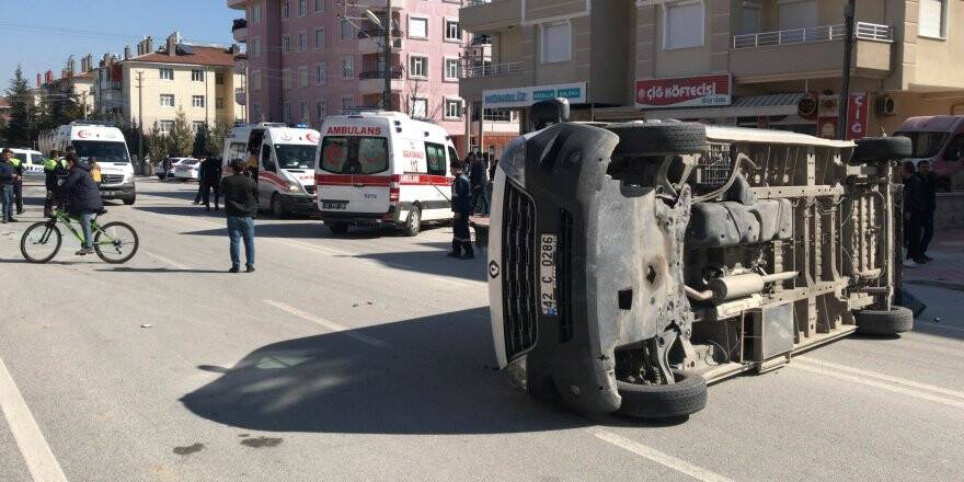 Konya'da Öğrenci Servisi İle Otomobil Çarpıştı: 7 Yaralı