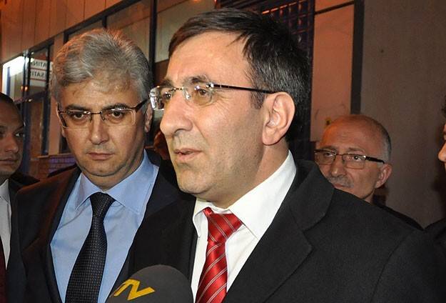 Bakan Yılmaz'dan yaralı memura ziyaret