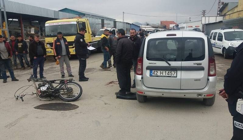 Motosiklet ile hafif ticari araç çarpıştı: 1 yaralı