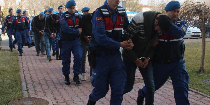 Konya'da Otomobille Kaçan Hırsızlık Zanlılarına Ateş Açılması