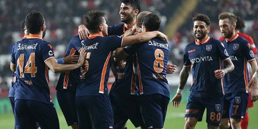 Lider Medipol Başakşehir Deplasmanda Galip