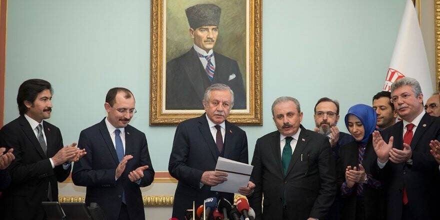 Mustafa Şentop, Meclis Başkanlığı İçin Adaylık Başvurusunu Yaptı
