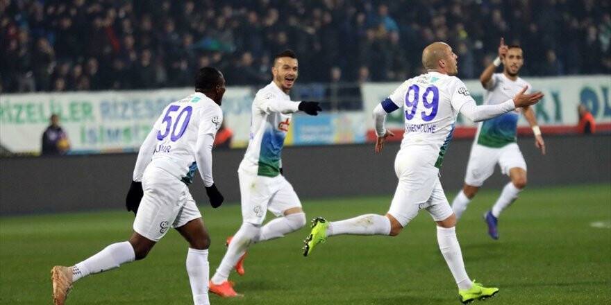 Çaykur Rizespor Üç Golle Kazandı