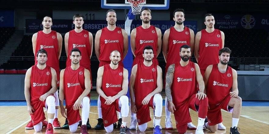 Millilerde Hedef İspanya'yı Yenerek Grubu Lider Bitirmek